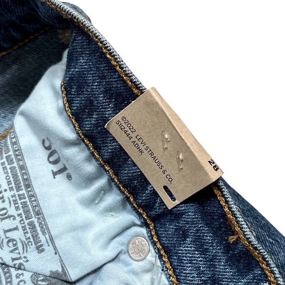 NWT Levi's 501 Original Fit High Rise Cutoff Distressed Denim Shorts Womens 28 - Picture 6 of 11